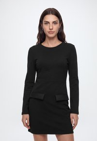 Короткое платье