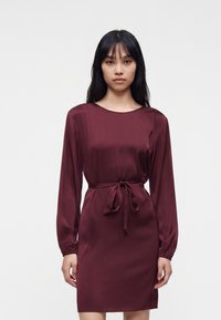 Короткое платье