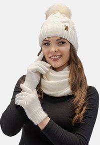 Перчатки Перчатки