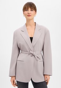 Короткое пальто Короткое пальто
