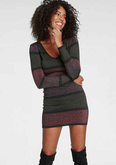 Вязаное платье Вязаное платье