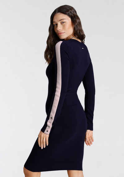 Вязаное платье